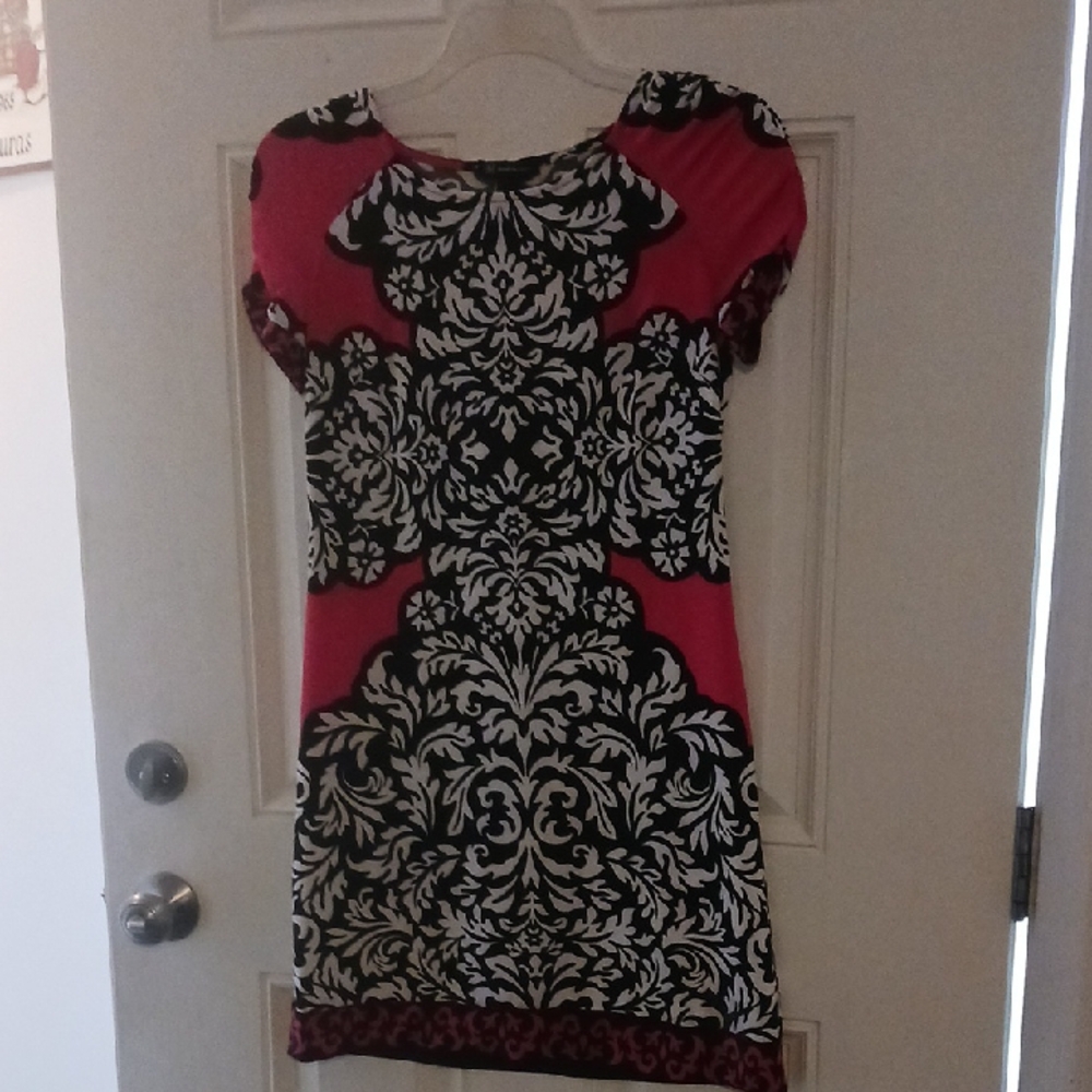 ***Size Medium INC International Concepts Black & Pink Puff Sleeves Dress